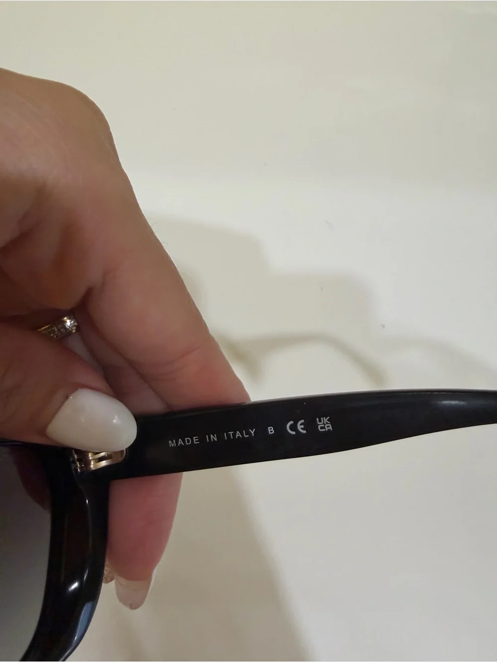 CHANEL Black Oversized Gradient Sunglasses with Quilted Case - Chic Logo Accent